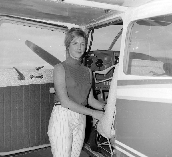 Robin Miller beside her plane